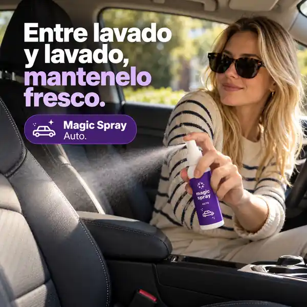 Mujer usando Magic Spray Auto en el asiento del acompañante